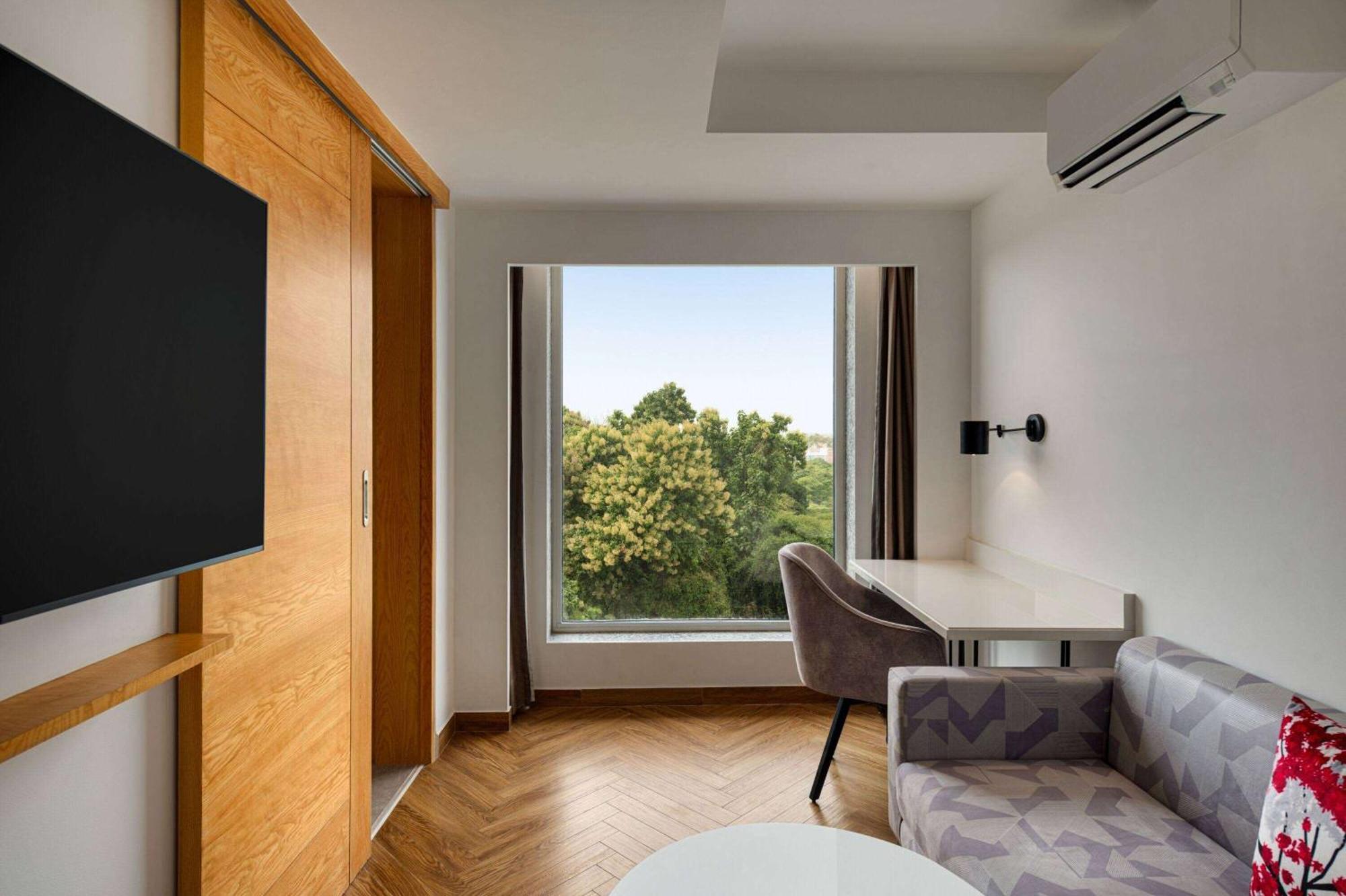Ramada By Wyndham Gorakhpur Gorakhnath Mandir Road Hotel Bagian luar foto