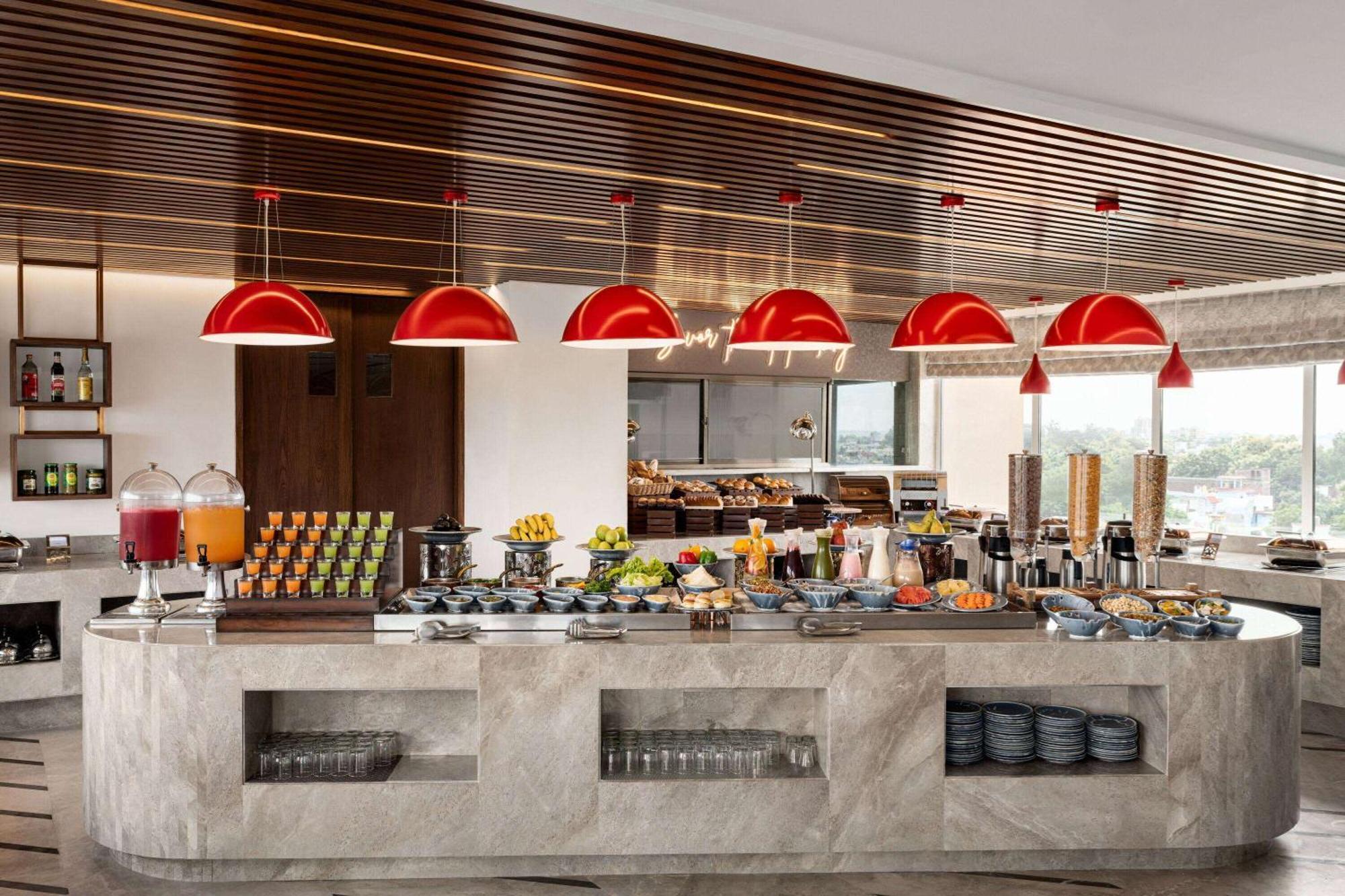 Ramada By Wyndham Gorakhpur Gorakhnath Mandir Road Hotel Bagian luar foto