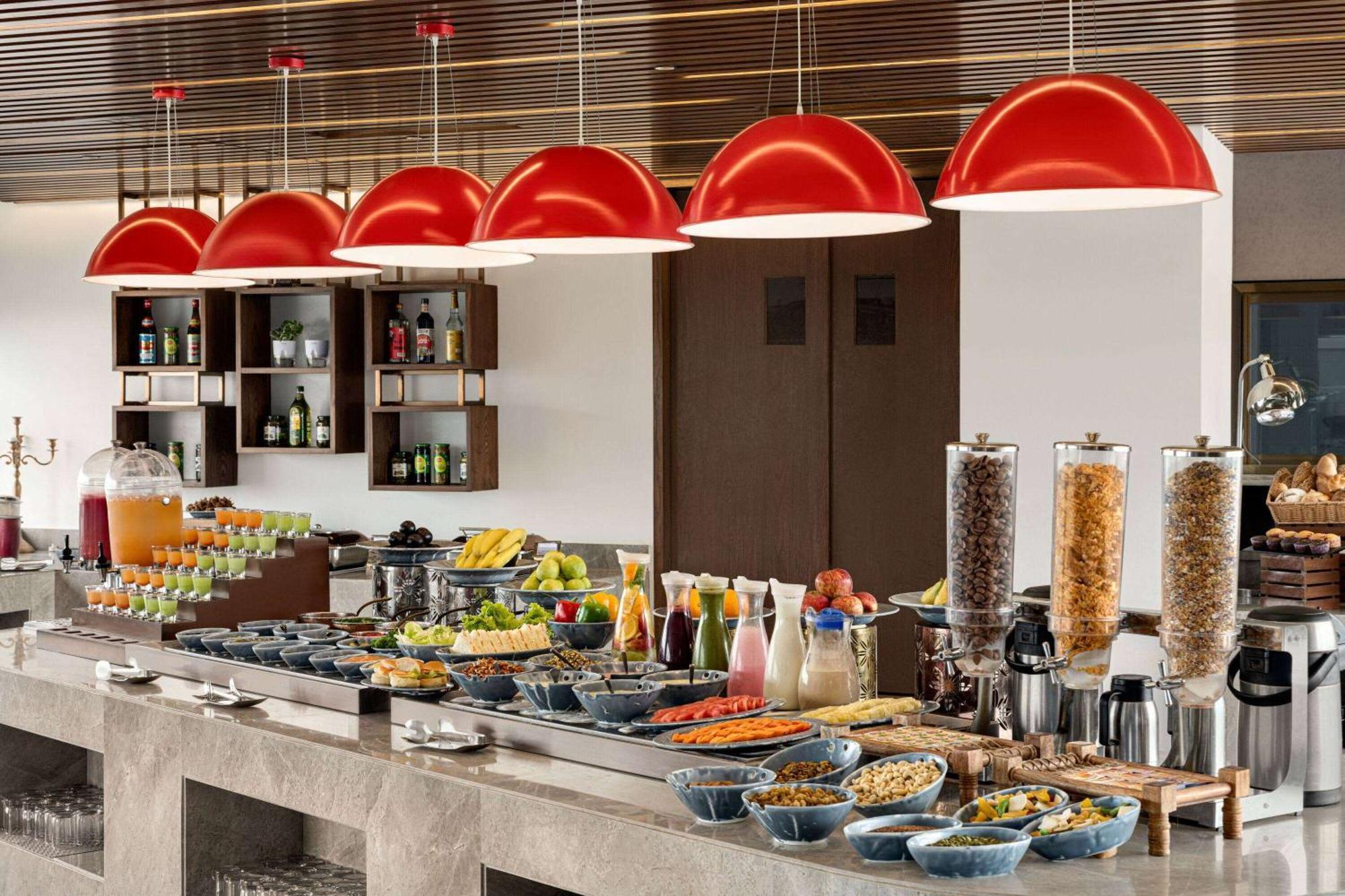 Ramada By Wyndham Gorakhpur Gorakhnath Mandir Road Hotel Bagian luar foto
